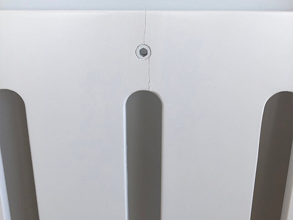 リリワゴン　センターボードに亀裂が（アップ）